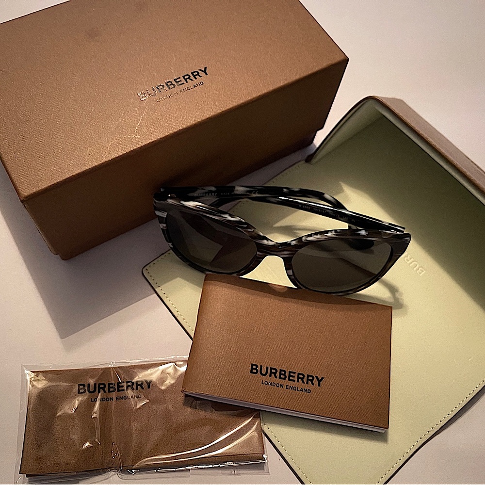Geninue Betty Burberry shades
